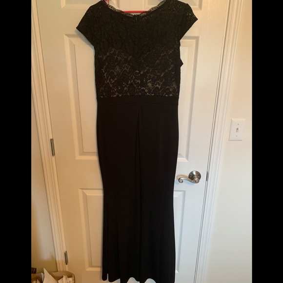 Rephyllis gown - Picture 1 of 4